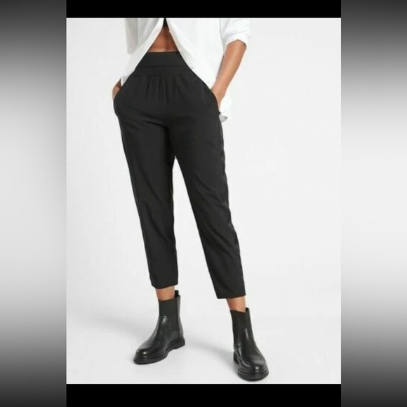 Athleta Nolita Slim Tapered Crop Pant Black Size 12 - Picture 1 of 8